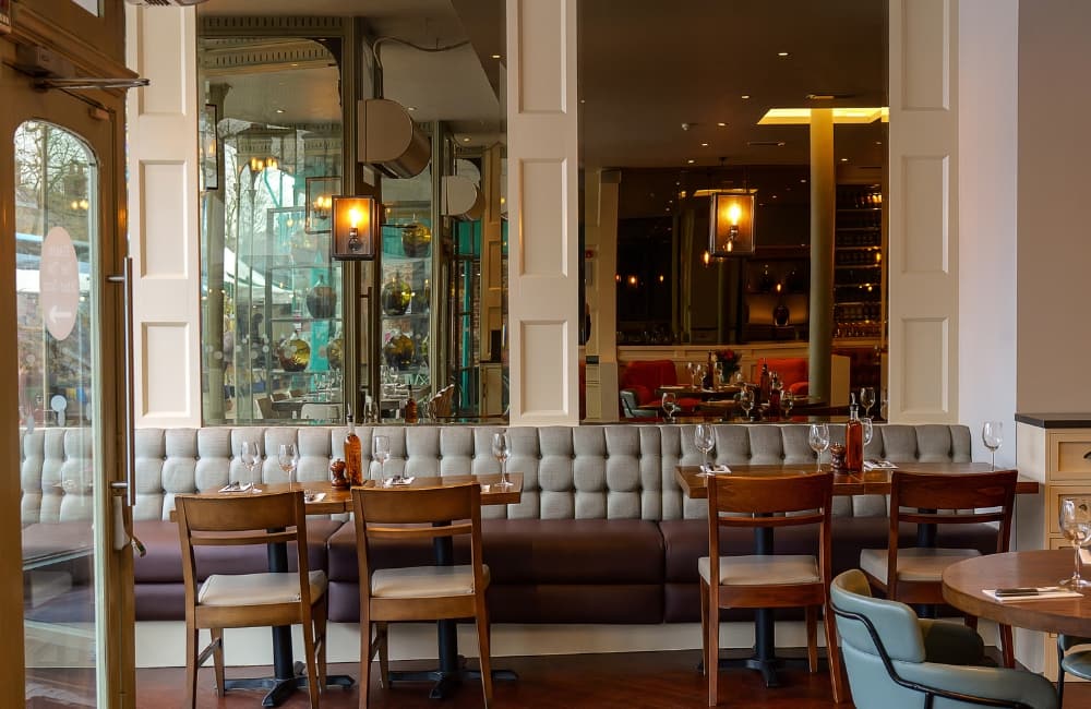 Cosy table layouts, family booth seating, and contemporary interior design inside Wildwood Epping pizza pasta grill restaurant.